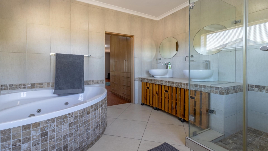 5 Bedroom Property for Sale in Northgate Western Cape